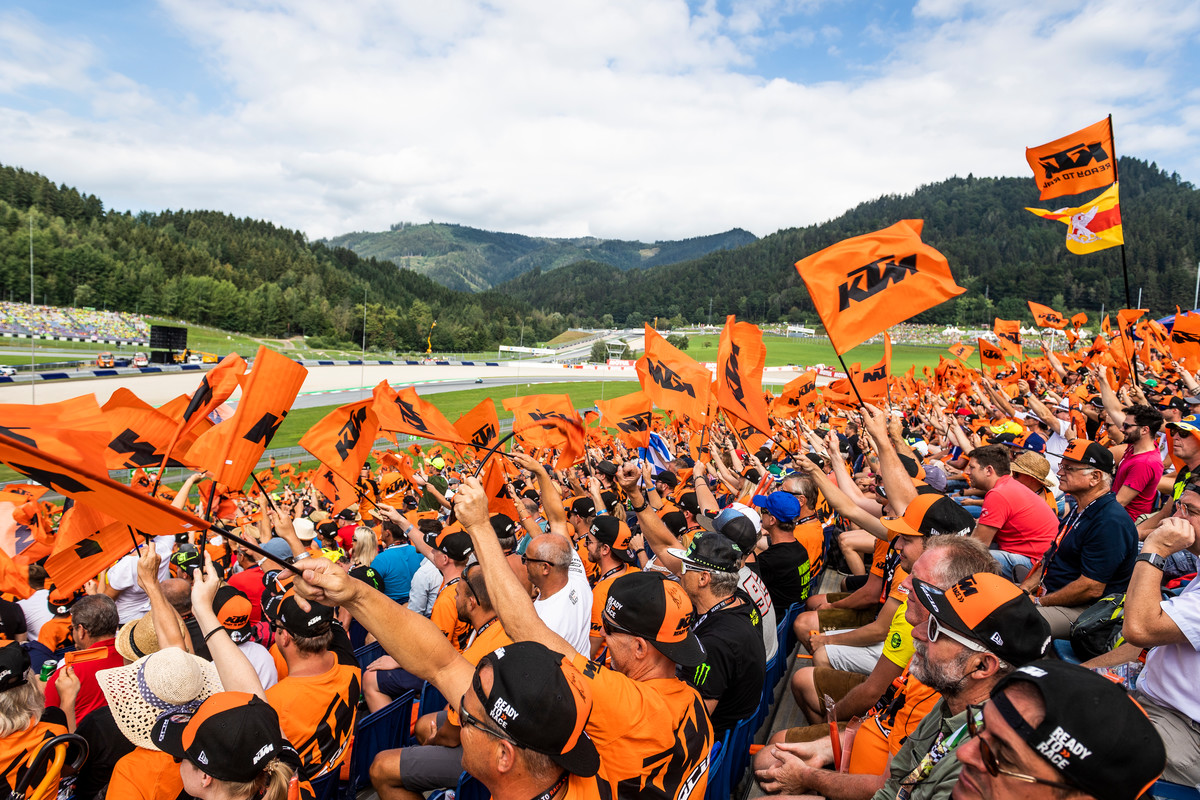 ! KTM FAN TRIBUNE EN EL 2019 ¡